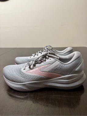 Brooks Women’s Adrenaline gts 24 wide size 10 alloy/white/zypher